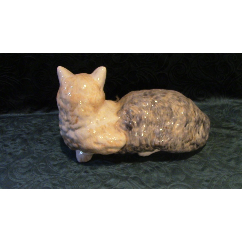 Beautiful!! Tabby Cat Blue Eyes Statue Laying Down Vintage Large Ceramic 14" - Picture 5 of 6